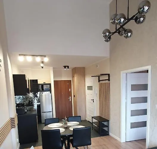 Karpatia Krystallos Z Balkonem I Widokiem Na Gory דירה קרפאז'